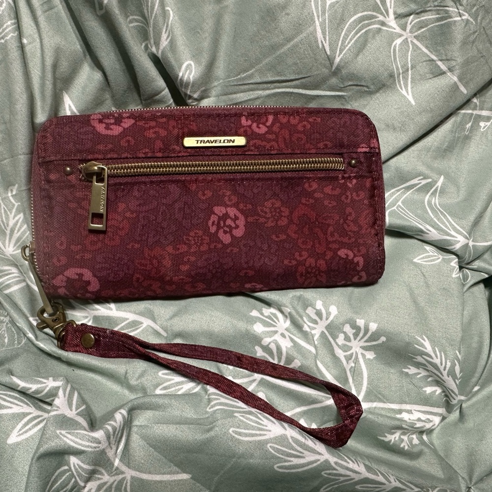 Travelon Purple Floral Clutch Wristlet